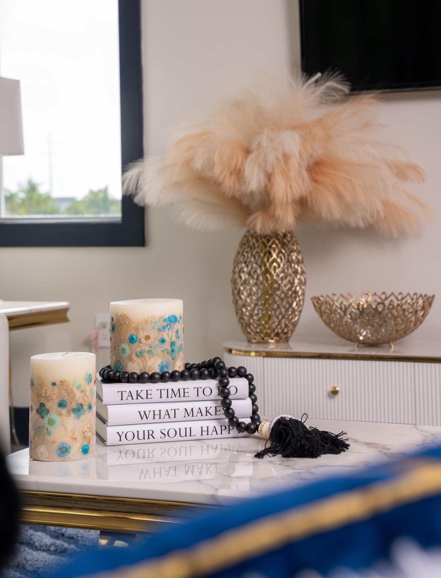 475 Bahia Honda Road Key Largo, FL 33037 - Photo 106 of 134 a picture of a table and chair