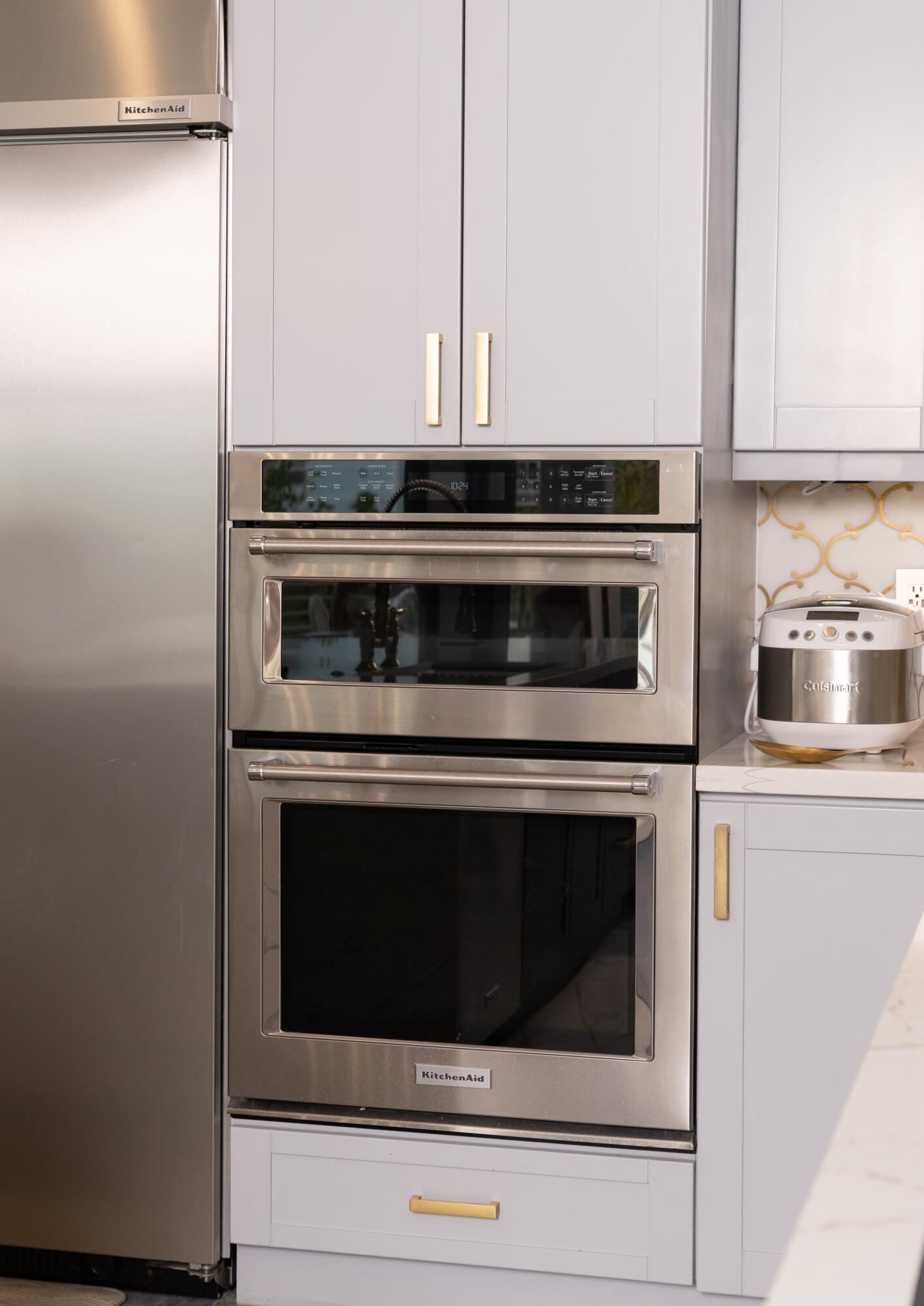 475 Bahia Honda Road Key Largo, FL 33037 - Photo 122 of 134 a stove top oven sitting inside of a kitchen