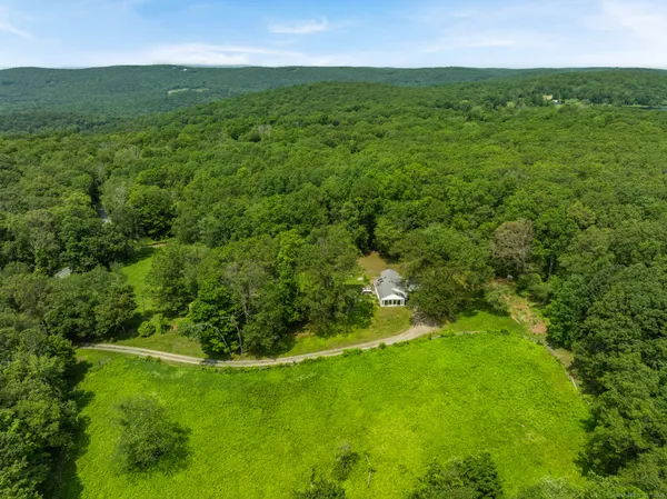 a view of yard with green space