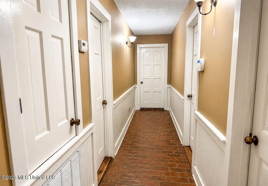 1077 Cleveland Street Hazlehurst, MS 39083 - Photo 2 of 14 Picture84