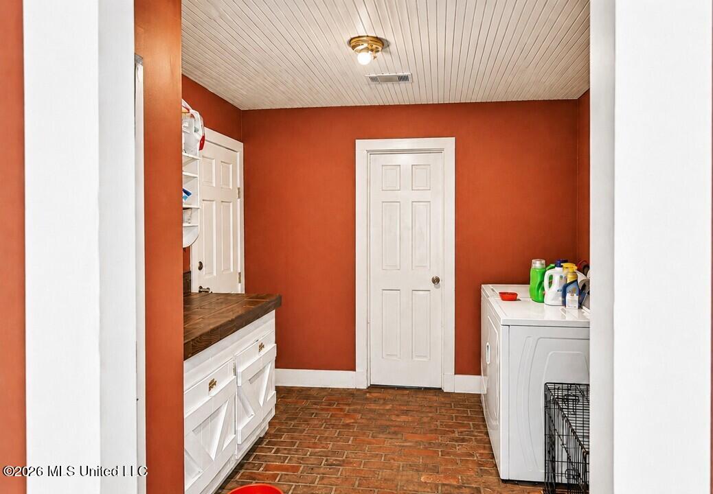 1077 Cleveland Street Hazlehurst, MS 39083 - Photo 7 of 14 Picture88