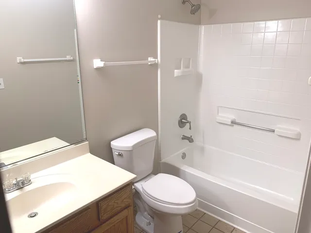 $2,500 | 1777 Concord Drive, Glendale Heights, IL 60139