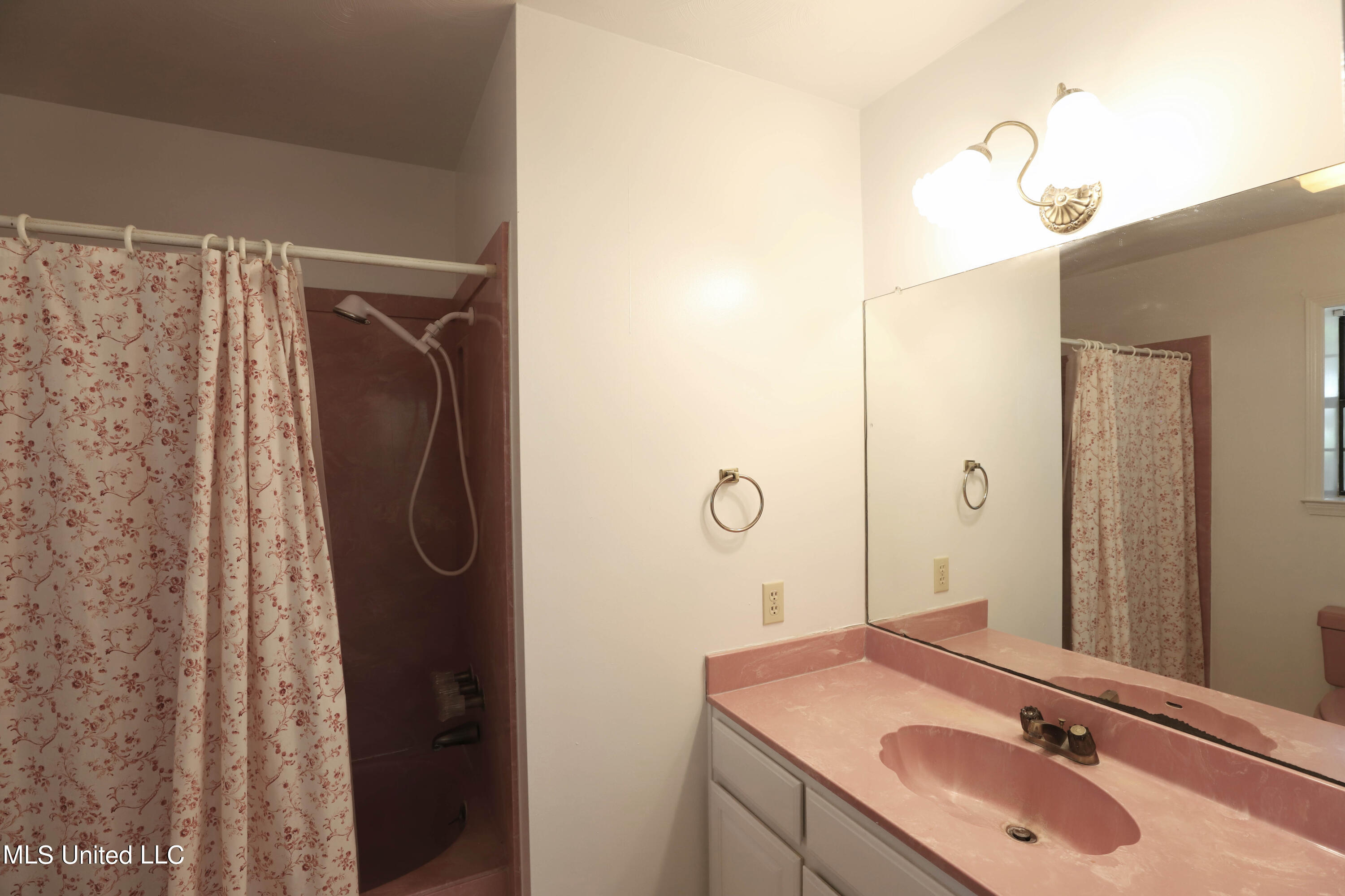 18165 Rouse Road Saucier, MS 39574 - Photo 16 of 29 Spare Bath