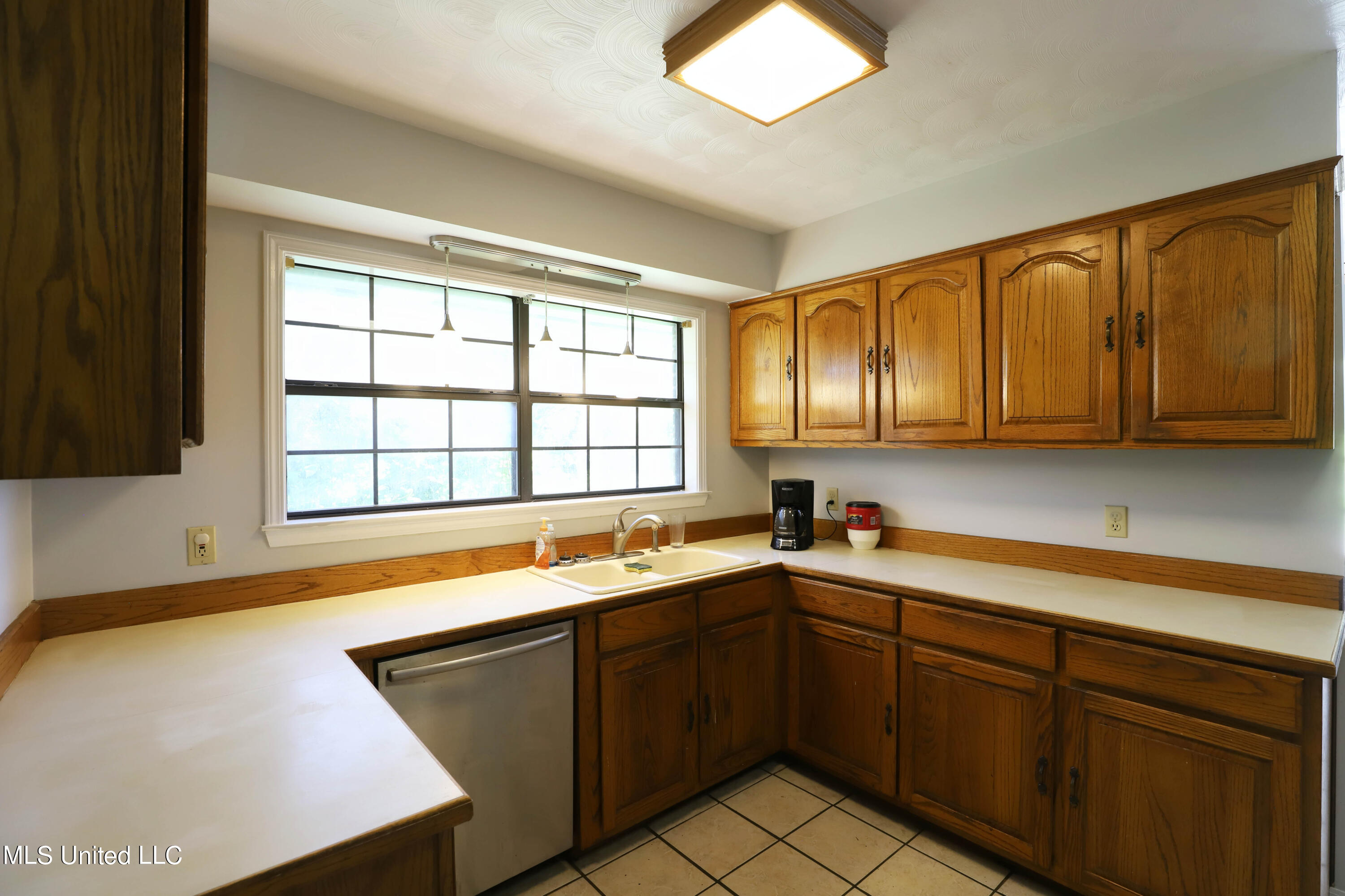 18165 Rouse Road Saucier, MS 39574 - Photo 9 of 29 Kitchen