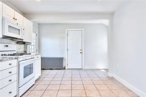 $599,000 | 172 Hoyt Avenue, East Providence, RI 02916