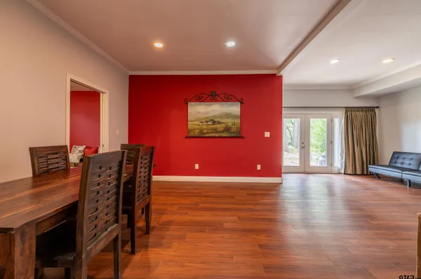 a view of a livingroom with furniture