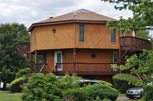 72 Narrows Road Freetown, MA 02702 - Photo 3 of 16 a front view of a house with garden
