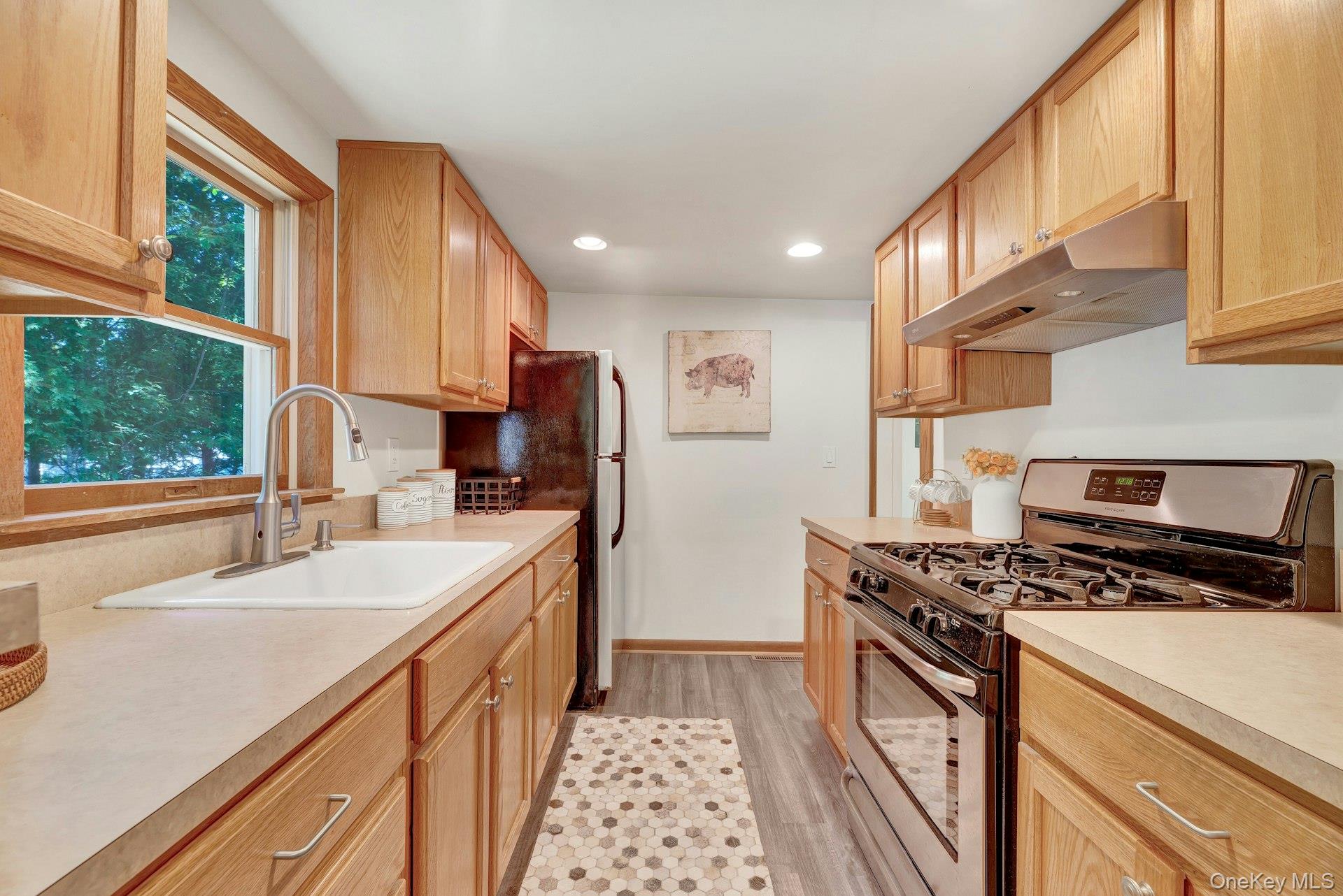 420 Sigsbee Road Mattituck, NY 11952 - Photo 8 of 25