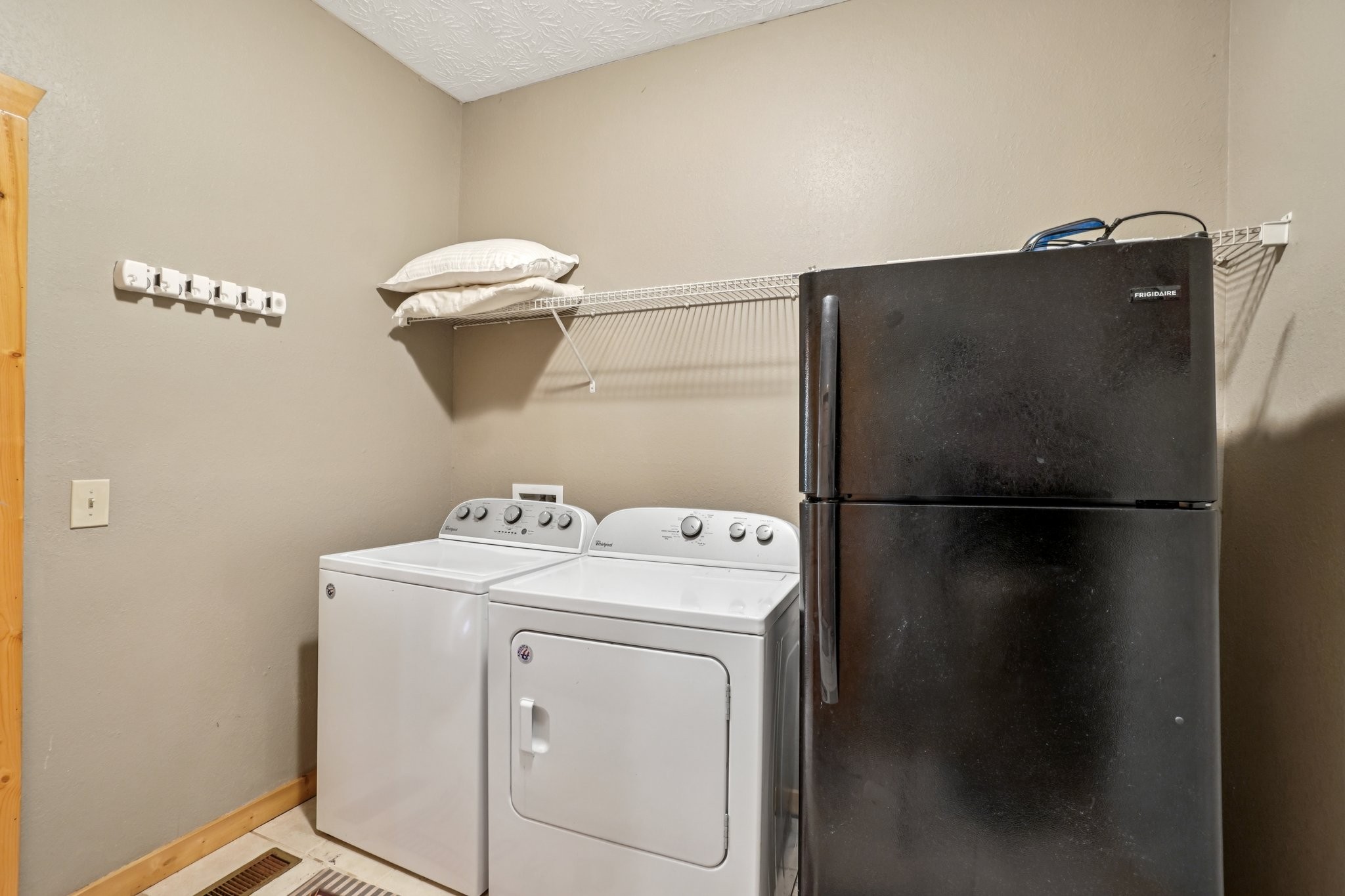 641 Pinnacle Vista Road Gatlinburg, TN 37738 - Photo 40 of 68 a utility room with dryer and washer