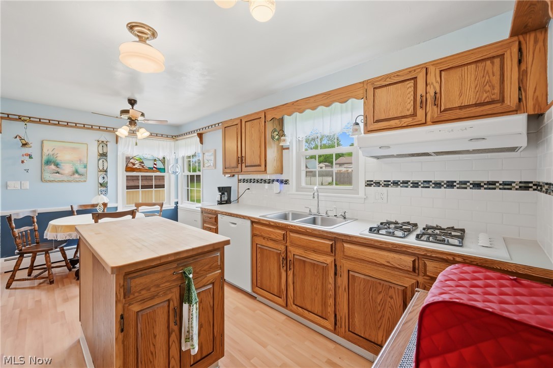 3898 New Road Austintown, OH 44515 - Photo 16 of 45 Gas cook top , dishwasher, double sink