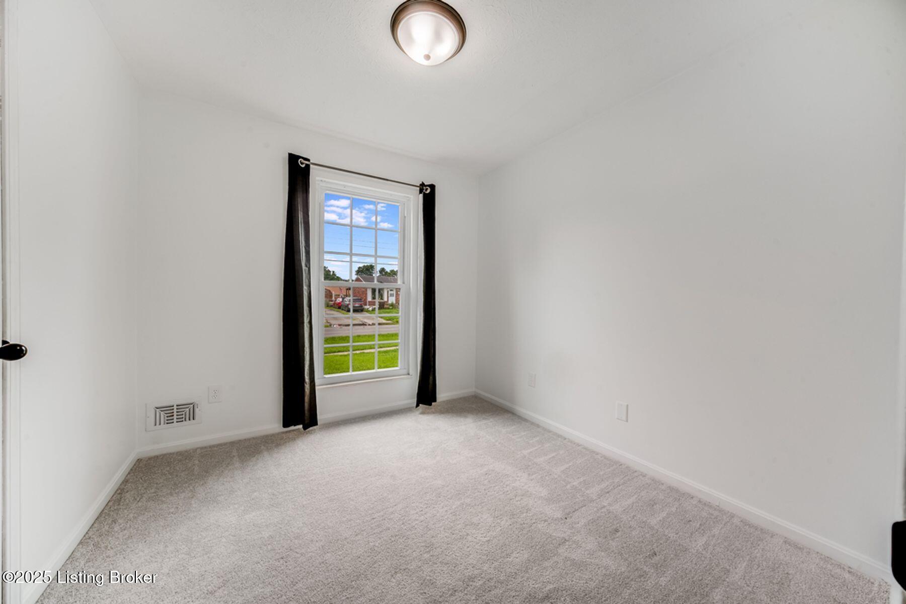 11311 Angelina Road Louisville, KY 40229 - Photo 8 of 35 photo_online_009