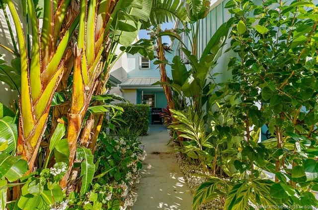 $3,500 | 3901 Southeast St Lucie Boulevard, Unit 28, Stuart, FL 34997