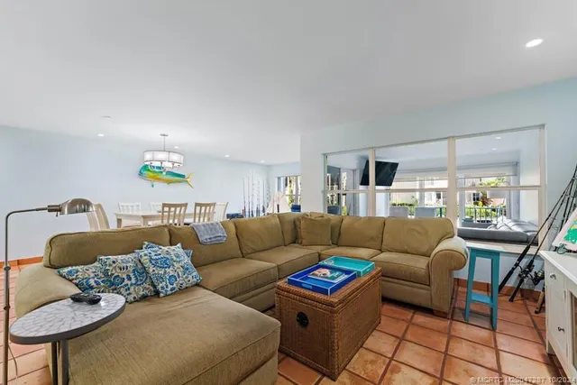 $3,500 | 3901 Southeast St Lucie Boulevard, Unit 28, Stuart, FL 34997