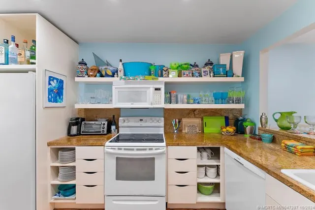 $3,500 | 3901 Southeast St Lucie Boulevard, Unit 28, Stuart, FL 34997