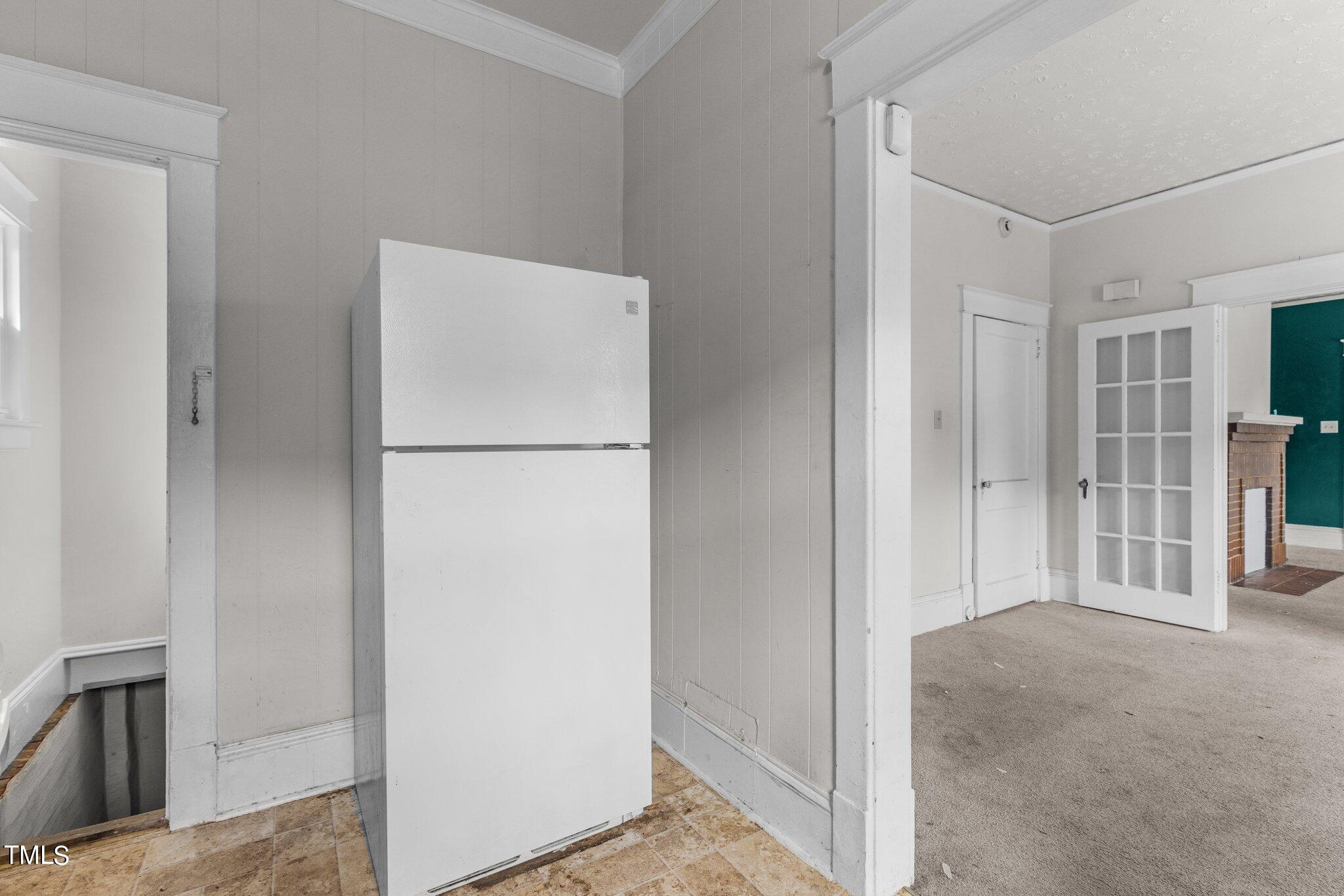 810 East Edenton Street Raleigh, NC 27601 - Photo 11 of 32 a view of a hallway with an empty room