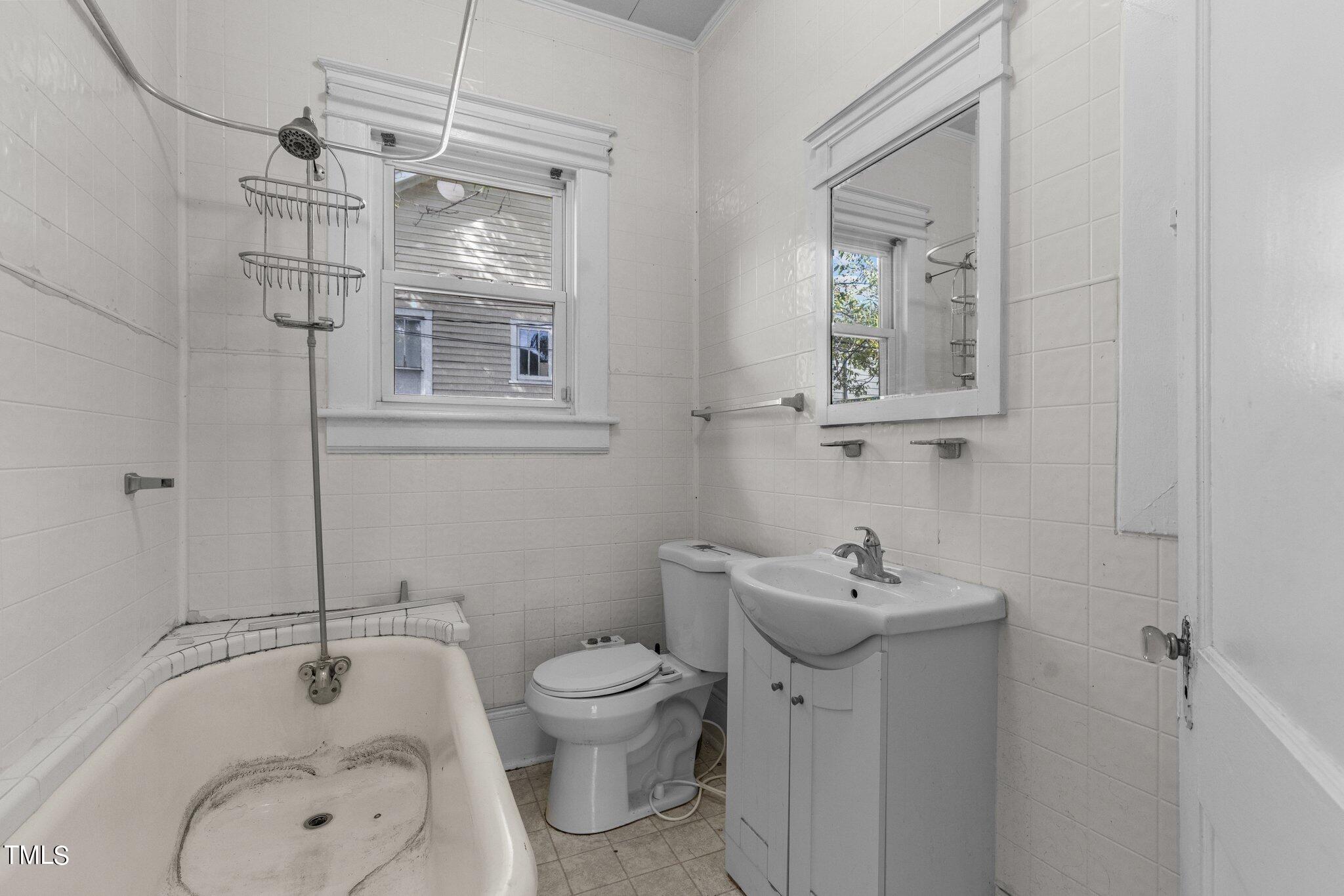 810 East Edenton Street Raleigh, NC 27601 - Photo 15 of 32 a bathroom with a sink a toilet and shower