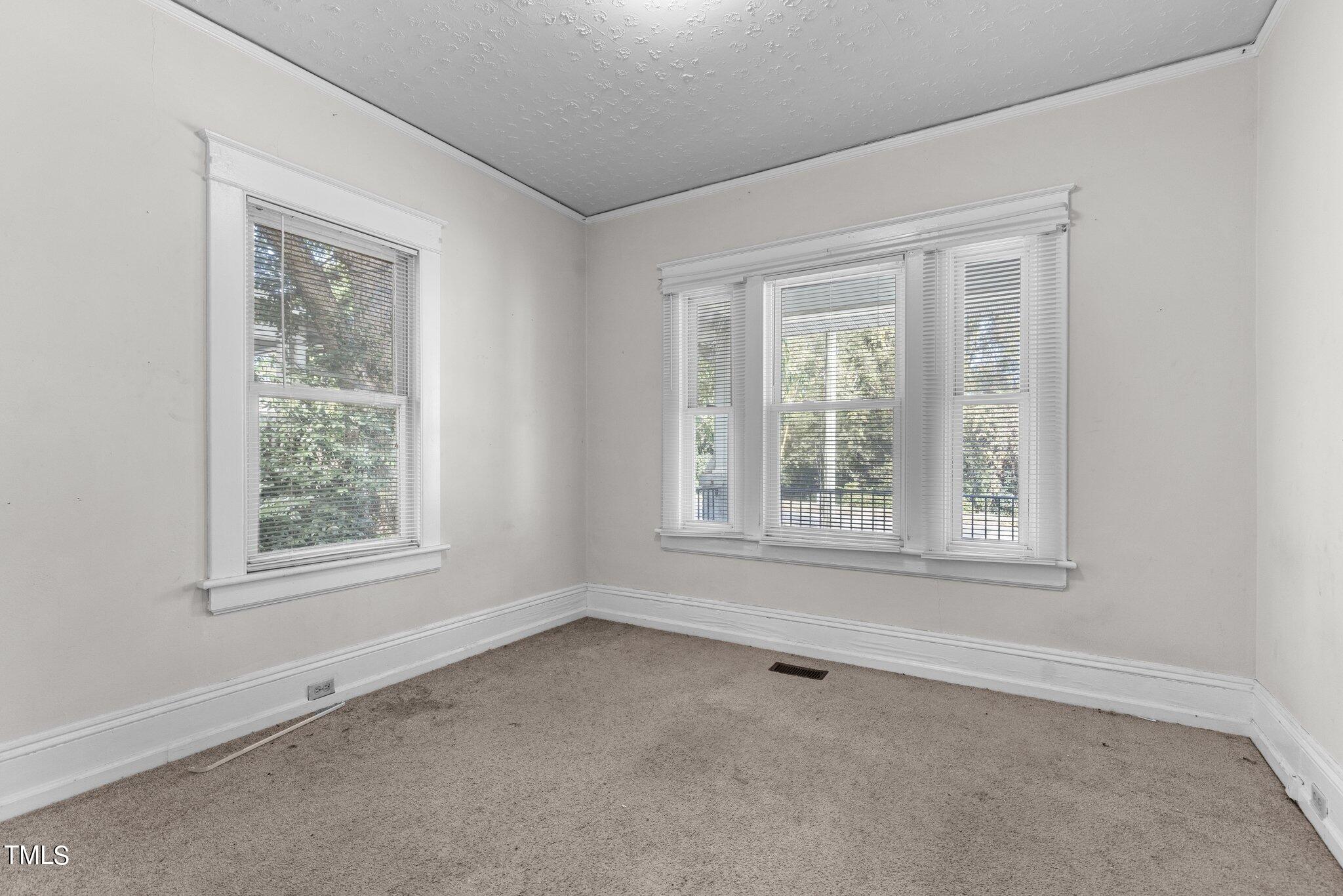 810 East Edenton Street Raleigh, NC 27601 - Photo 16 of 32 an empty room with a window