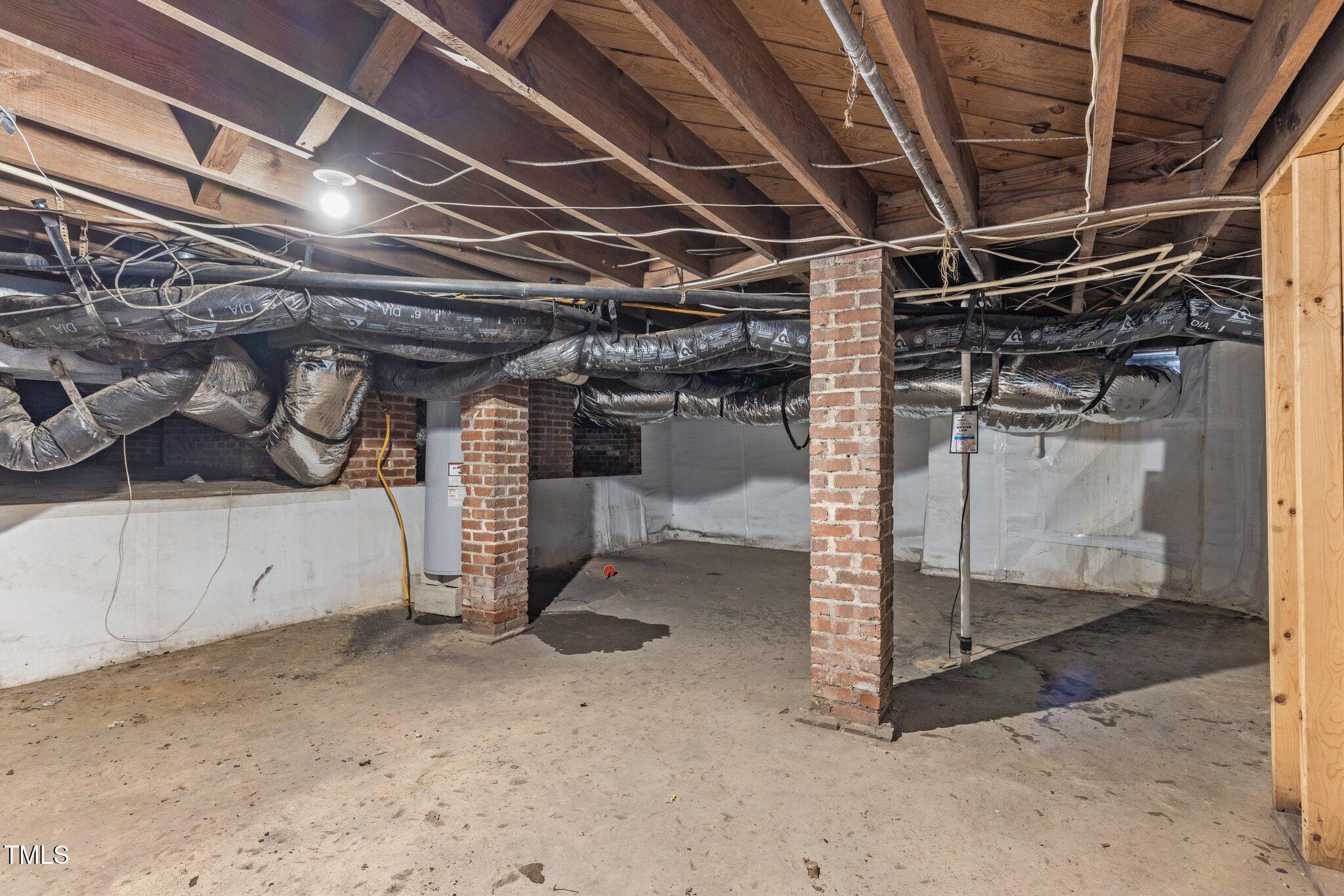 810 East Edenton Street Raleigh, NC 27601 - Photo 18 of 32 a view of a garage