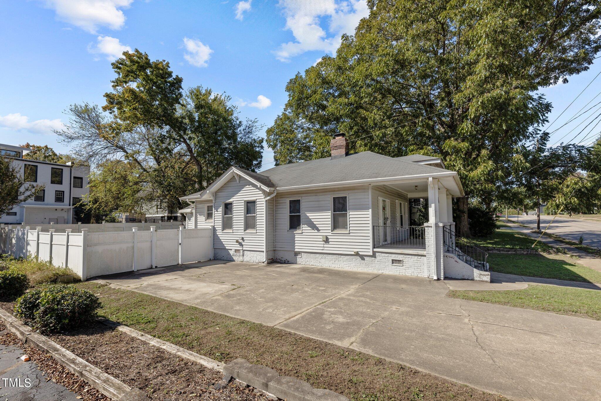 810 East Edenton Street Raleigh, NC 27601 - Photo 24 of 32 a front view of a house with a garden