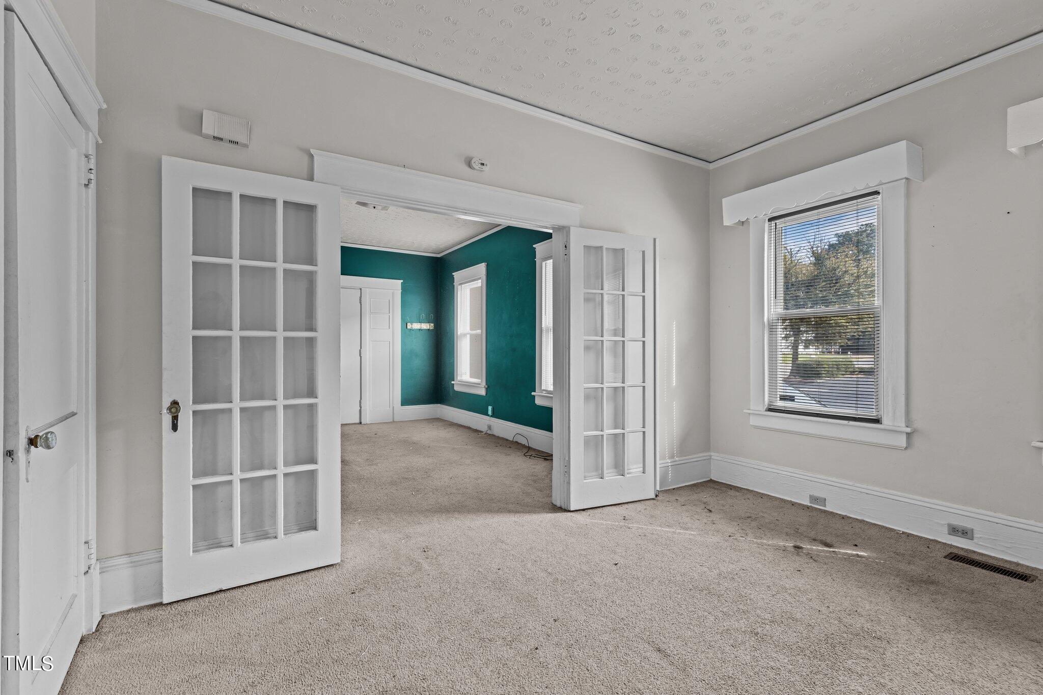 810 East Edenton Street Raleigh, NC 27601 - Photo 8 of 32 an empty room with windows