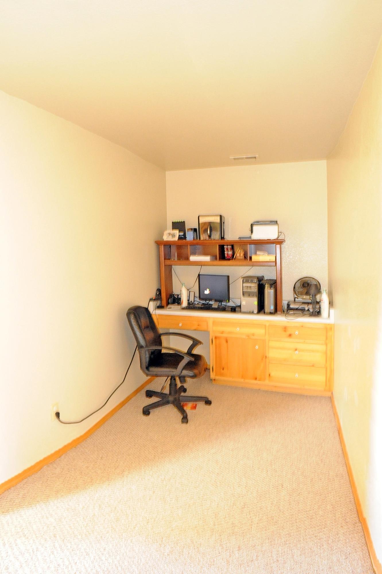 13010 Red Mountain Road Flagstaff, AZ 86004 - Photo 12 of 29 Built-in Desk