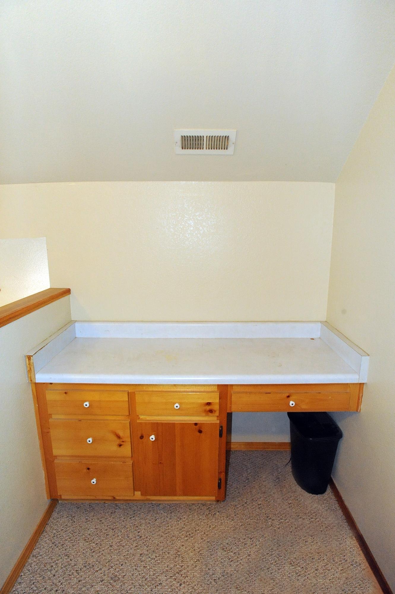 13010 Red Mountain Road Flagstaff, AZ 86004 - Photo 13 of 29 Built-in Desk