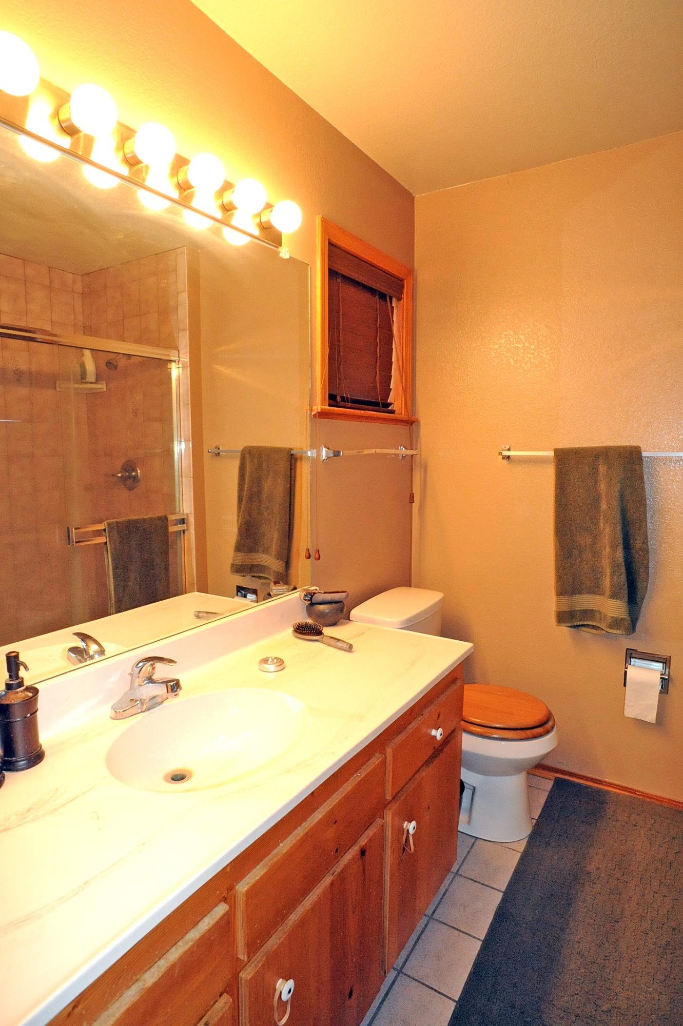 13010 Red Mountain Road Flagstaff, AZ 86004 - Photo 8 of 29 Master Bath