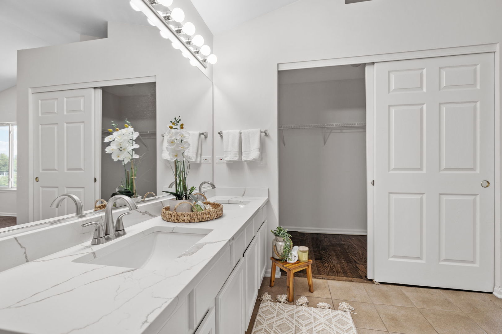 147 Willow Bend Bolingbrook, IL 60490 - Photo 15 of 22 a room with a table chairs and entryway