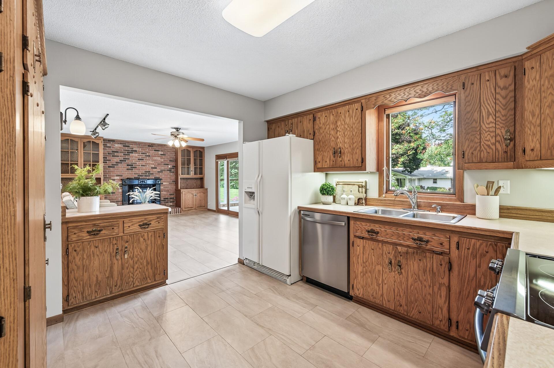 10019 Morris Road Bloomington, MN 55437 - Photo 7 of 28