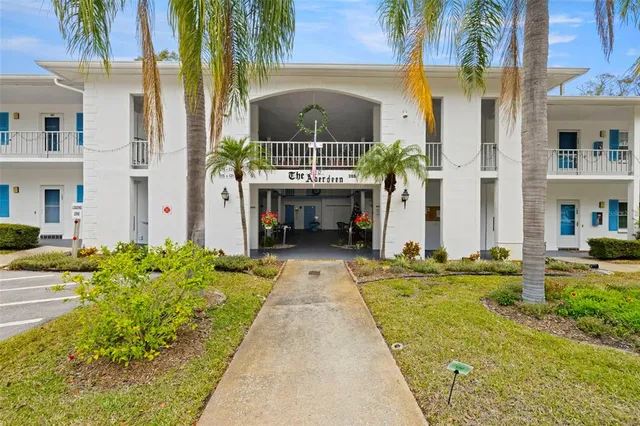 $146,000 | 300 Clyde Lane, Unit 106, Dunedin, FL 34698
