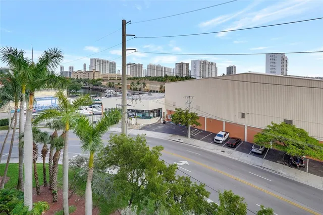 $3,800 | 18800 Northeast 29th Avenue, Unit 517, Aventura, FL 33180