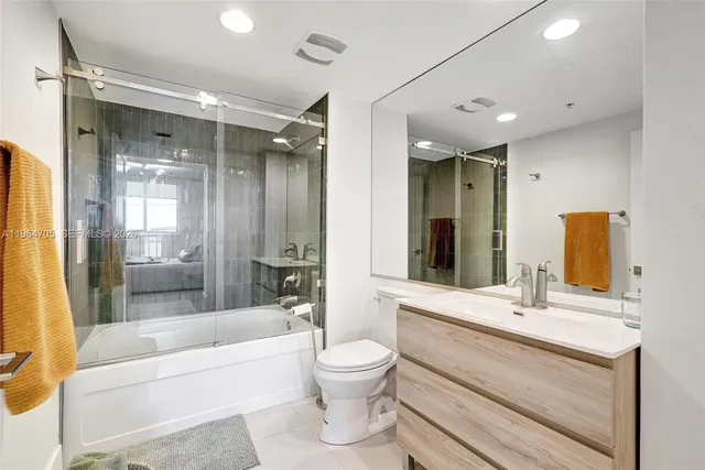 $3,800 | 18800 Northeast 29th Avenue, Unit 517, Aventura, FL 33180