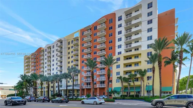 $3,800 | 18800 Northeast 29th Avenue, Unit 517, Aventura, FL 33180