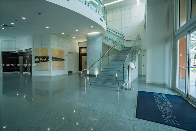 $3,800 | 18800 Northeast 29th Avenue, Unit 517, Aventura, FL 33180