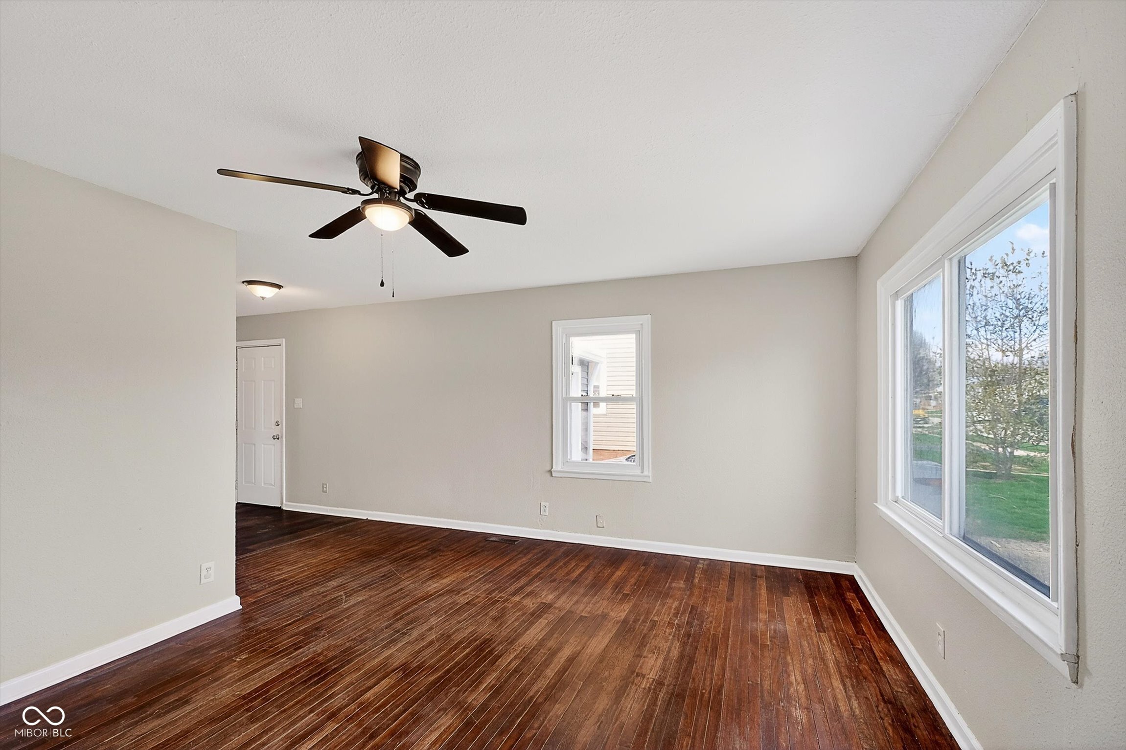 421 Fletcher Lane Beech Grove, IN 46107 - Photo 4 of 25