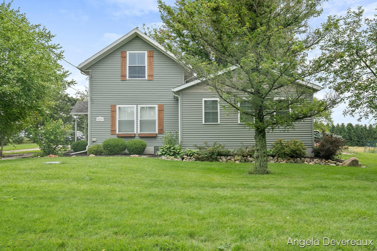 9879 South Alger Road Perrinton, MI 48871 - Photo 2 of 36 IMG_1000