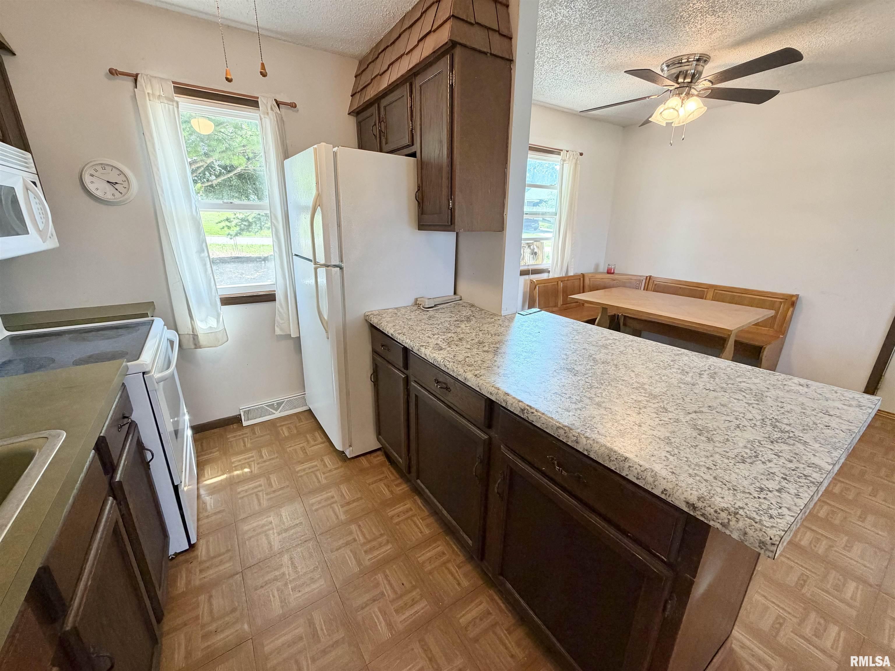 1026 Lakeview Road North Dahinda, IL 61428 - Photo 8 of 34 Gallery Image 8
