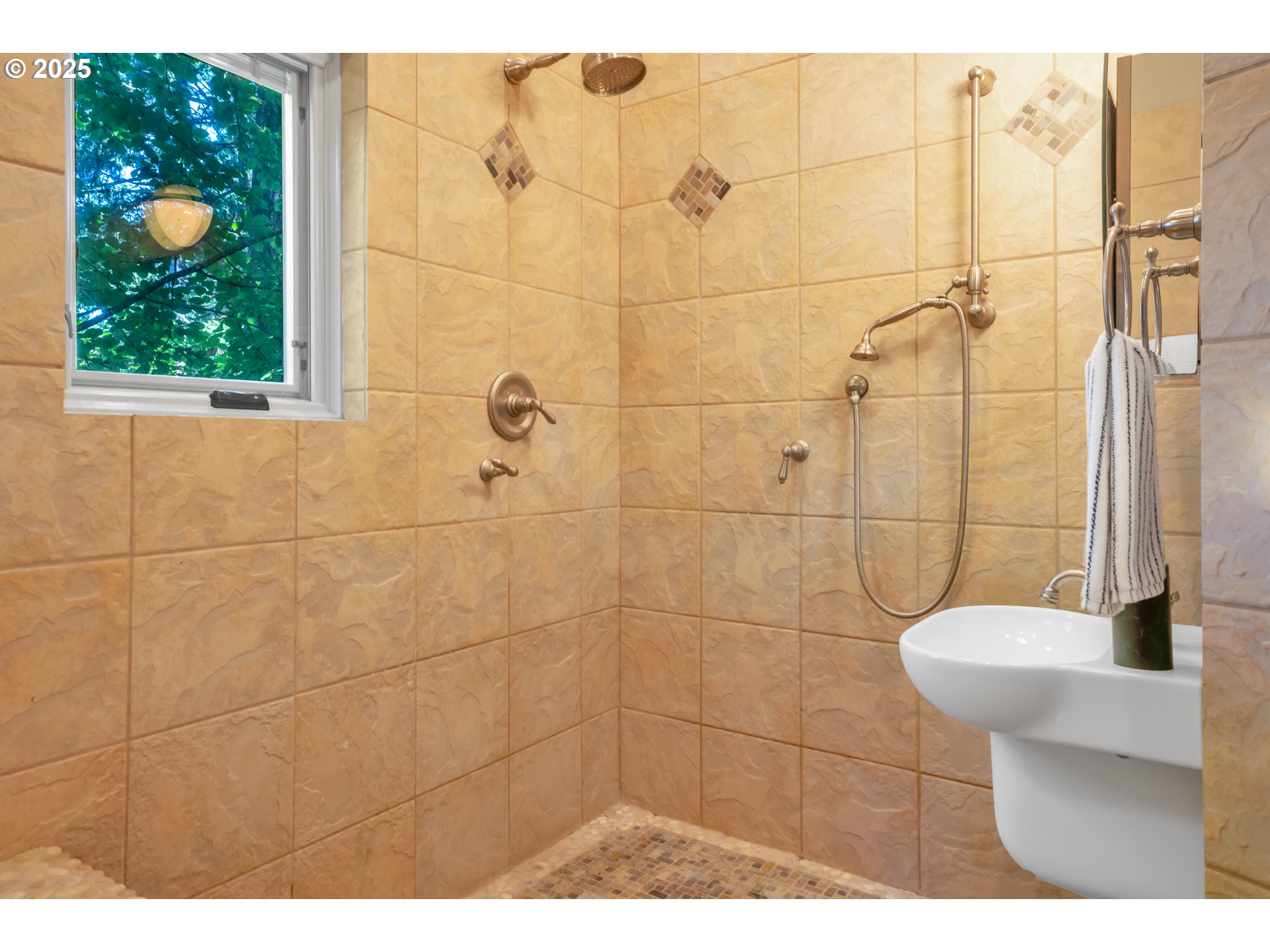 3574 Spring Boulevard Eugene, OR 97405 - Photo 33 of 46