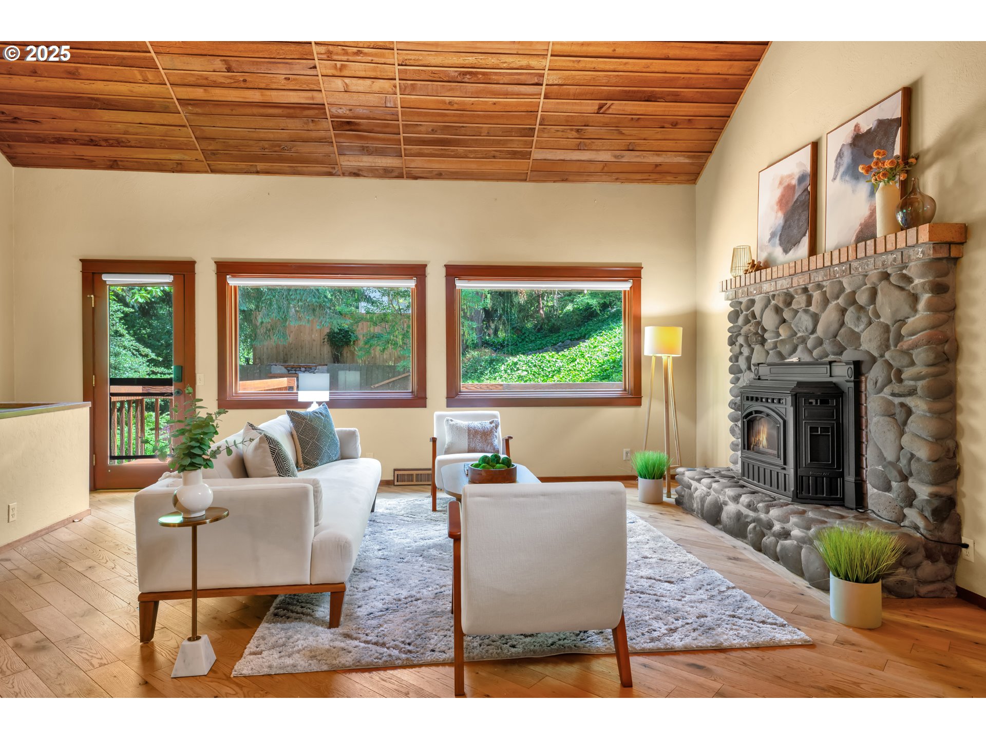 3574 Spring Boulevard Eugene, OR 97405 - Photo 7 of 46