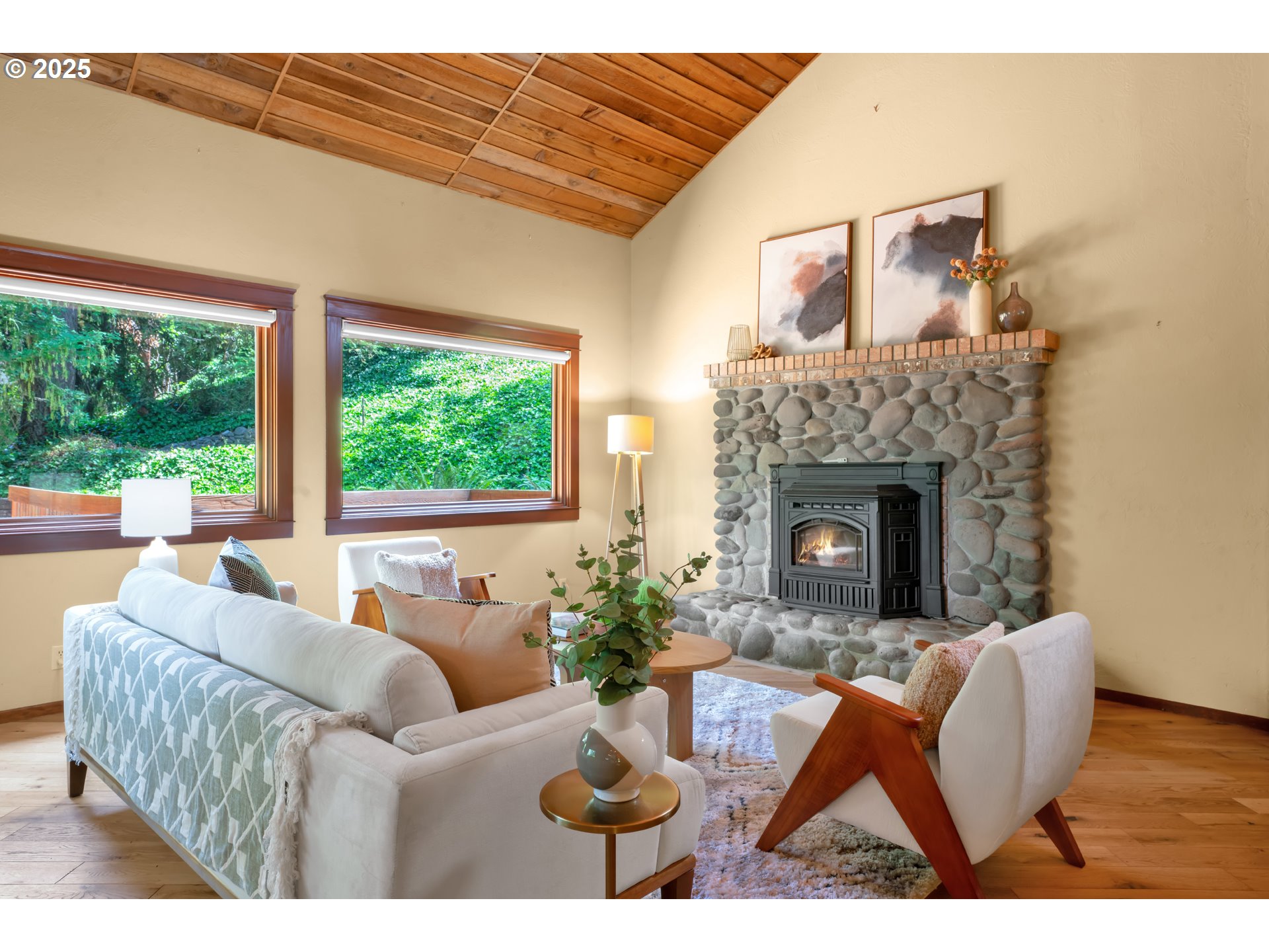 3574 Spring Boulevard Eugene, OR 97405 - Photo 8 of 46