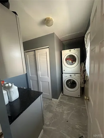 $218,000 | 12249 Bennington Place, Maryland Heights, MO 63043