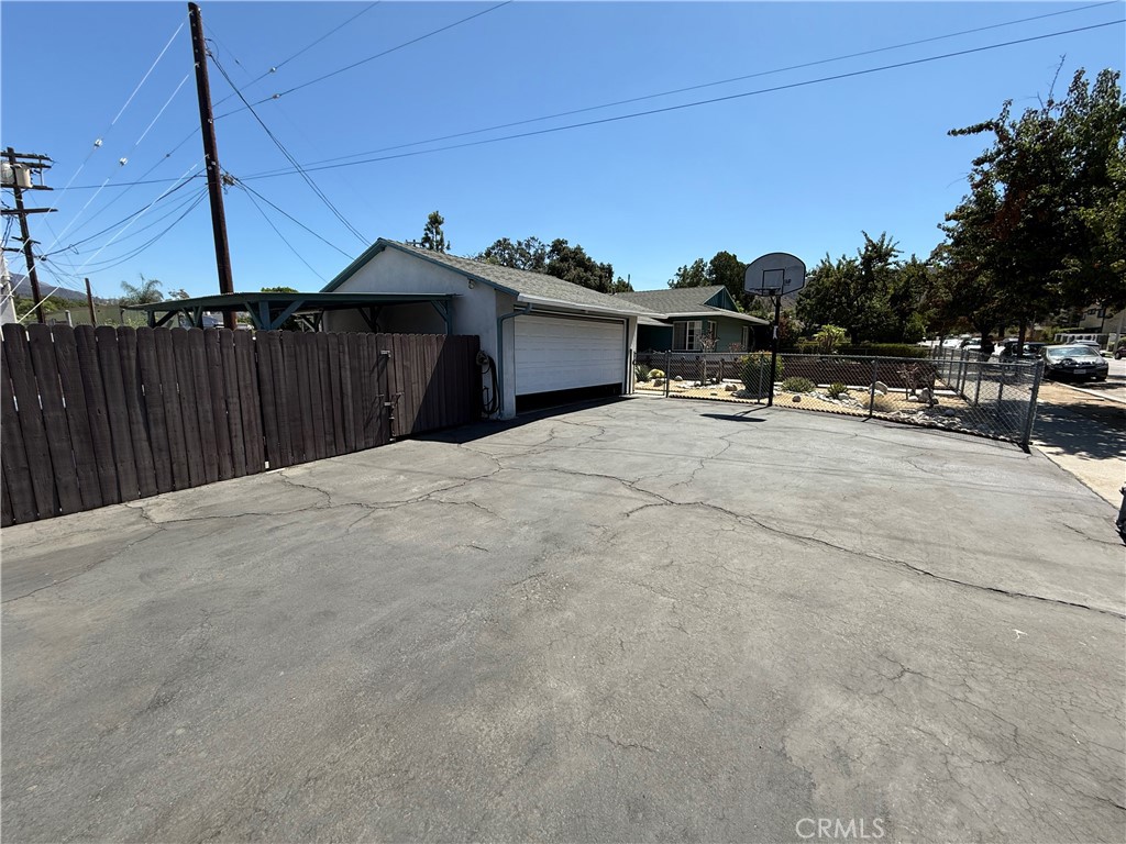 10430 McVine Avenue Sunland, CA 91040 - Photo 13 of 52 a view of a backyard of the house
