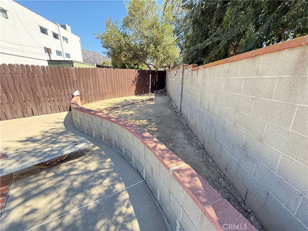 10430 McVine Avenue Sunland, CA 91040 - Photo 19 of 52 a view of a backyard