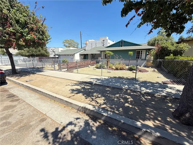 a view of a house with backyard and sitting area