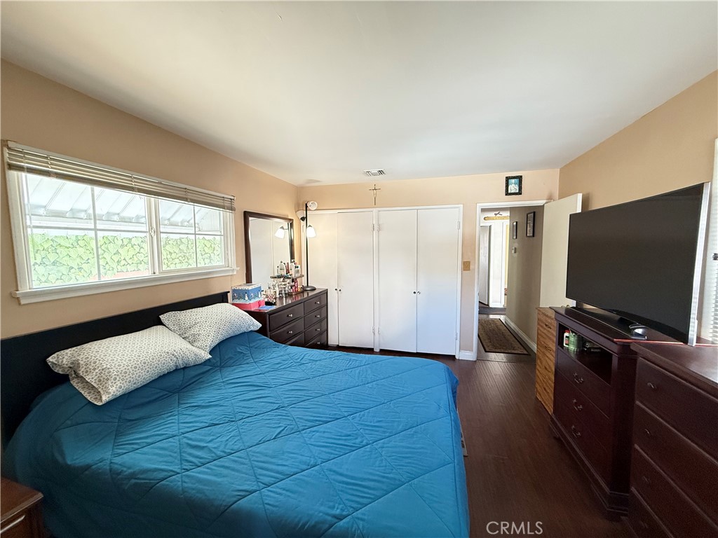 10430 McVine Avenue Sunland, CA 91040 - Photo 34 of 52 a bedroom with a bed and a flat screen tv