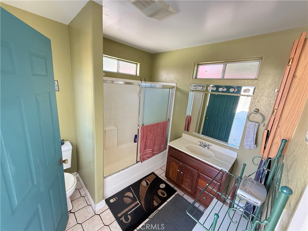 10430 McVine Avenue Sunland, CA 91040 - Photo 37 of 52 a view of an entryway with sitting area