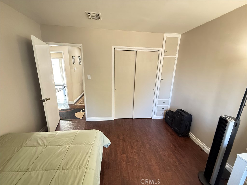 10430 McVine Avenue Sunland, CA 91040 - Photo 45 of 52 a bedroom with a bed and a mirror