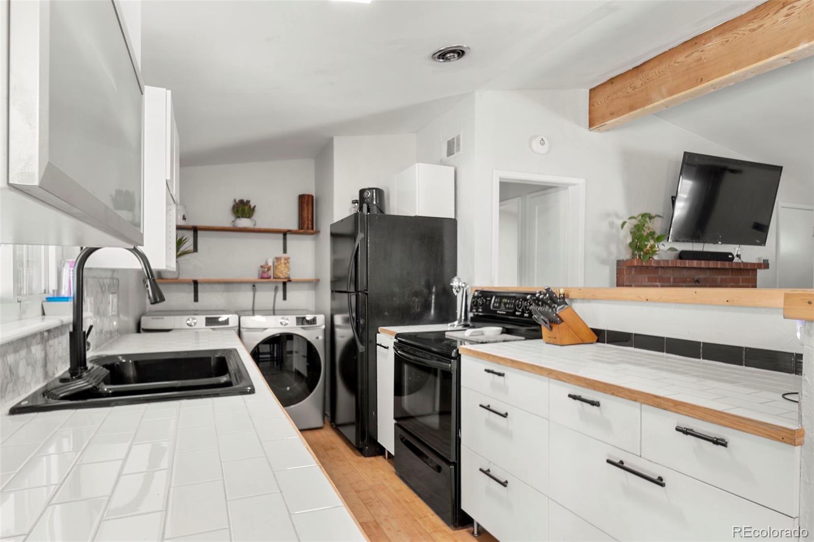 7930 Crestview Lane Denver, CO 80221 - Photo 9 of 24