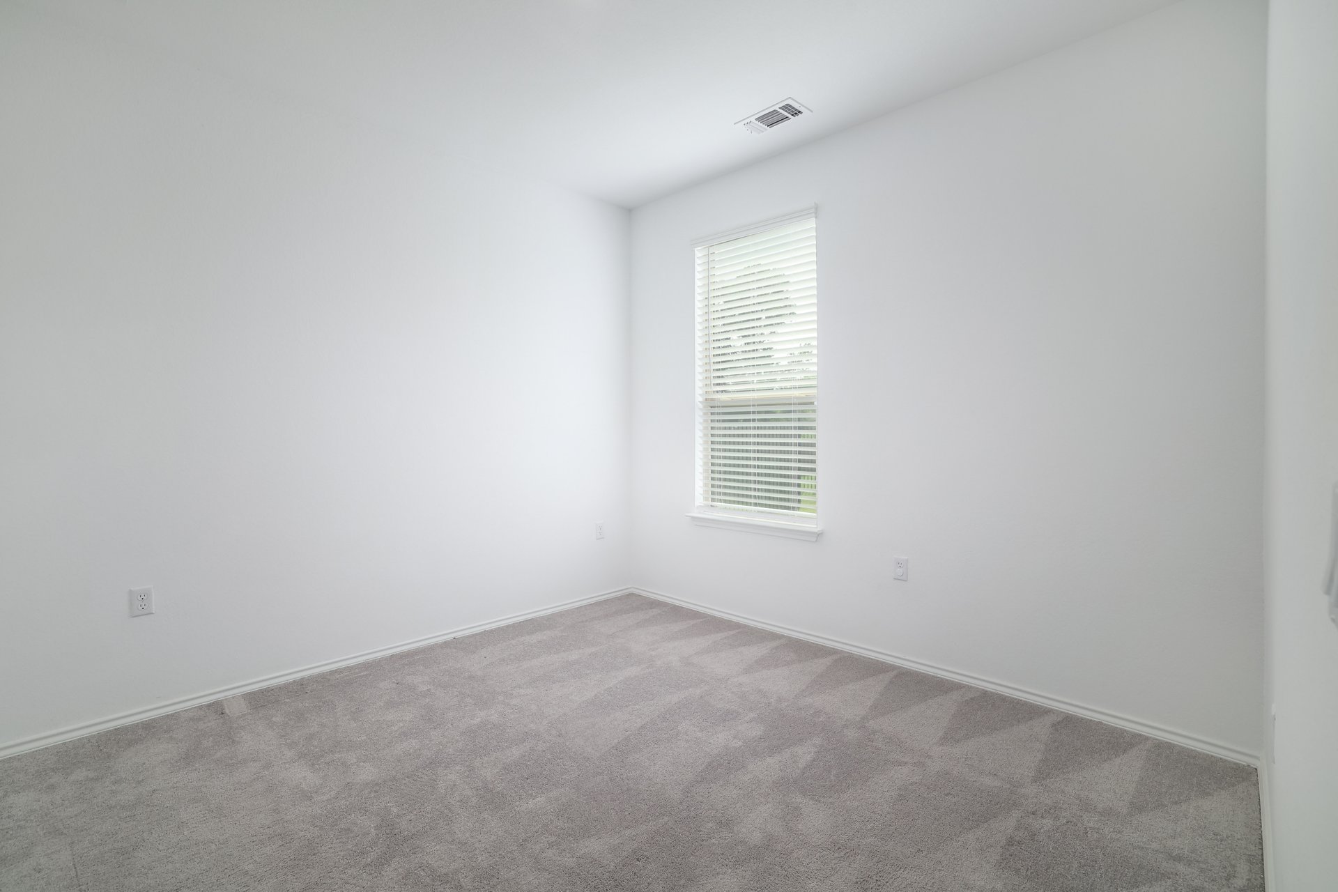 6829 Ellsworth Walk Austin, TX 78724 - Photo 14 of 32 Guest bedroom on first floor.