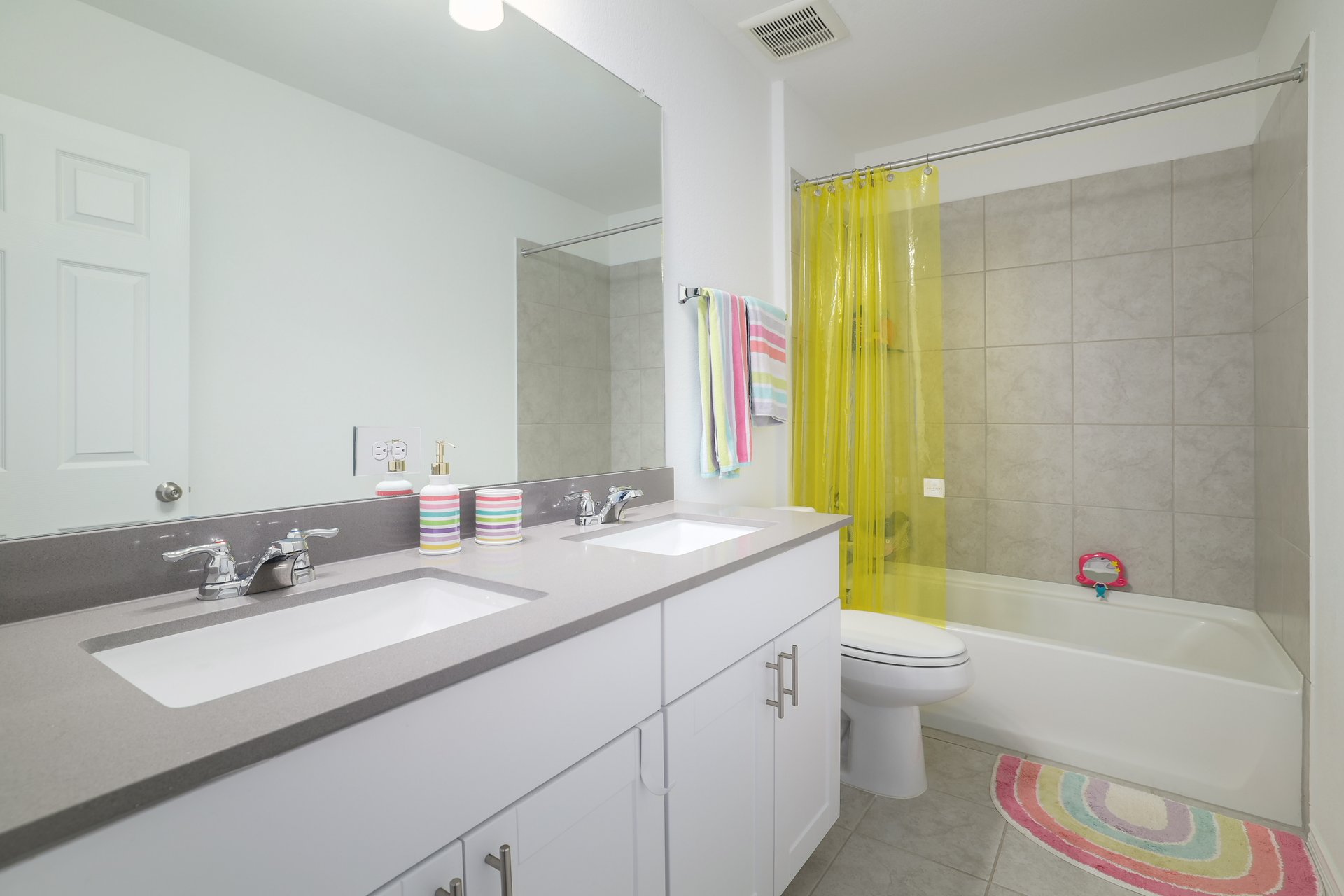 6829 Ellsworth Walk Austin, TX 78724 - Photo 22 of 32 Upstairs guest bathroom.